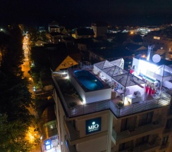 Апартаменты с отдельной спальней , балконом, кухней до 4 гостей в Золотая подкова