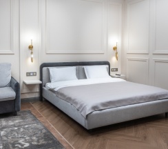 Люкс с балконом и с красивым видом из окна в Apart hotel Colibri