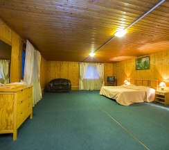 Коттедж шестиместный с видом на озеро в Покровское