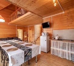 Шестиместный коттедж Княжеский с балконом в Ателика Улиткино