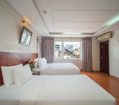 Трёхместный номер Deluxe в Van Ha Hotel
