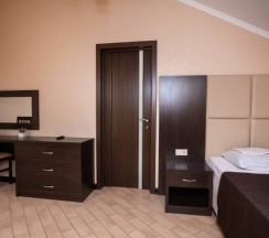 Двухместный люкс Мансарда с 2 комнатами двуспальная кровать в Елена