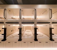 Одноместная капсула (низ) в Deep Hotels