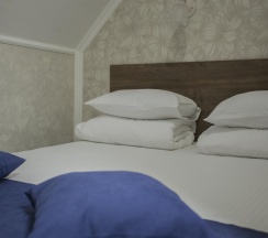 Номер стандарт с 1 двуспальной кроватью (мансарда) в Альпина