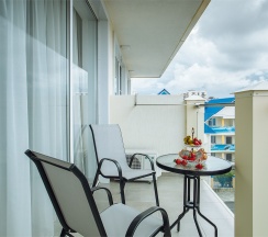 Стандарт с балконом и видом на море (боковой) в Sofgrand