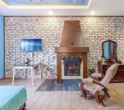 102 - Business Suit с натуральным камином, бесплатная стоянка в House on Potapova