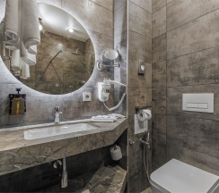 Семейный двухкомнатный номер с балконом в Cosmos Vladikavkaz La Vallee Hotel