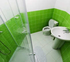 Номер эконом семейный с 6 односпальными кроватями в Maxi House