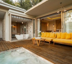 Двухместная вилла Pool Beach двуспальная кровать в Devasom Khao Lak Beach Resort & Villas