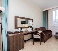 Номер стандарт улучшенный с 1 двуспальной кроватью в Колибри