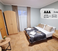 УЮТНЫЙ 11 ТРЕХМЕСТНЫЙ НОМЕР С ДВУСПАЛЬНОЙ КРОВАТЬЮ, ОДНОМЕСТНЫМ ДИВАН НА 3 ЭТАЖЕ в Цитрус