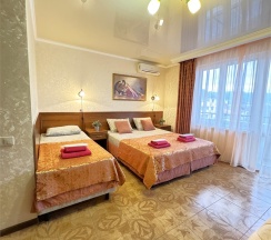 Трехместный комфорт с балконом с доп местом в Атриум