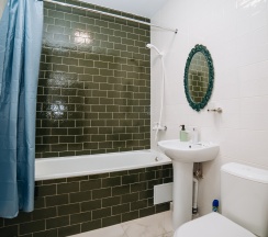 Четырехместный "Стандарт" с балконом в Крыжовник