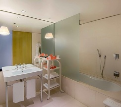 Четырёхместный номер Nhow Friends and Family в Отель NHow Milano