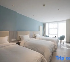 Трёхместный номер Standard в Beijing Saga Hotel