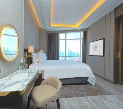 Двухместный люкс клубный двуспальная кровать в Centara Grand & Bangkok Convention Centre at CentralWorld