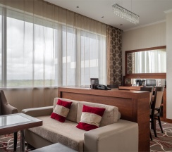 Двухкомнатный Люкс в Sheraton Skypoint Luxe Hotel