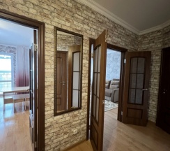 Апартаменты с 2 комнатами с балконом и с красивым видом из окна в Квартирное бюро