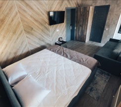 Просторный комфорт с балконом в City creek