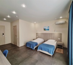 Улучшенный Стандарт с двумя кроватями SUTWIN (с балконом) в Heliopark Aqua Resort