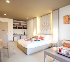 Двухместный номер Deluxe с видом на бассейн двуспальная кровать в Proud Phuket