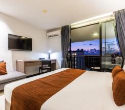 Двухместный номер Superior с балконом (двуспальная кровать) в Отель Citrus Patong Hotel by Compass Hospitality