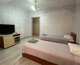 Стандартный трехместный номер в Николаевский