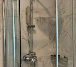 Двухместный номер Standard с балконом и с красивым видом из окна двуспальная кровать в Лучезарный