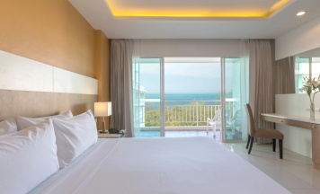 Двухместный номер Club Executive с видом на море двуспальная кровать в Курорт Chanalai Hillside