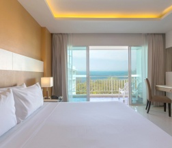 Двухместный номер Club Executive с видом на море двуспальная кровать в Chanalai Hillside Resort, Karon Beach