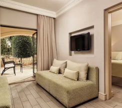 Люкс c 1 комнатой с видом на сад в Aphrodite Hills Hotel