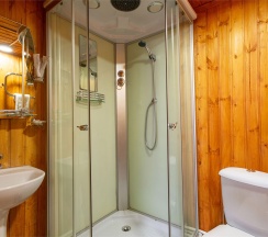 Трехместный домик в Allure Lodge