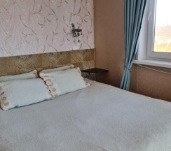 Вилла с балконом и с красивым видом из окна в Гостевой дом