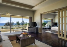 Двухместный люкс Superior с видом на море двуспальная кровать в Pullman Phuket Karon Beach Resort ex. Hilton Phuket Arcadia Resort