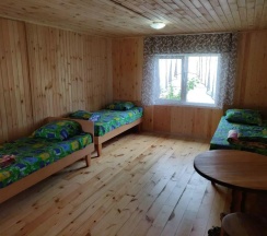 Трёхместный номер Superior с балконом и с красивым видом из окна в Василек