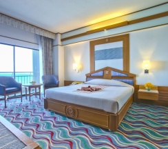 Номер Executive с балконом и с видом на море в Asia Cha Am Hotel