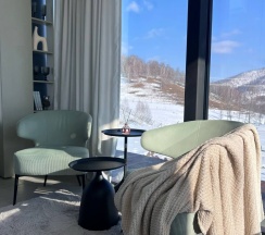 Дом с террасой в Зеркальный дом в горах