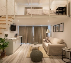Номер Standard Дуплекс с балконом в White Ivory Bed & Breakfast