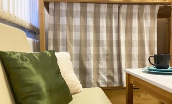 Кровать в 8-местном общем мужском номере в Плюшевый Мишка