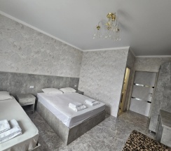 Трёхместный номер Стандарт с балконом в Elif-elite