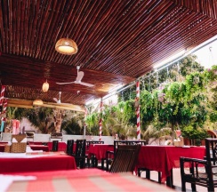 Кровать в общем номере в Mui Ne Alena Bungalow Hotel