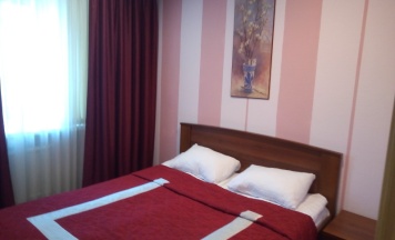 Двухместный номер с большой двуспальной кроватью в Российские сети вещания и оповещения