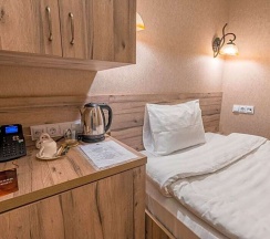 Номер Standard с балконом в Imperial House Hotel