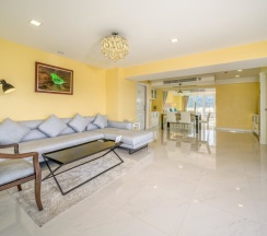 Люкс Luxury с 2 комнатами в Andaman Beach Suites Hotel