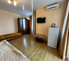 Трёхместный номер Comfort с балконом в Некрасовка