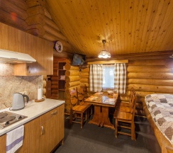 Коттедж стандарт с 2 односпальными и 1 двуспальной кроватью в На ладони