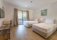 Номер Deluxe с балконом в Dolphin Bay Beach Resort