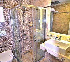 Двухместный номер Standard с балконом двуспальная кровать в Club Big Blue Suit Hotel