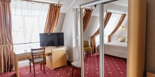 Парабель: Отель Левкада