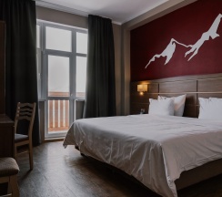 Двухместный номер комфорт с балконом и видом на горы в Ays Design Hotel